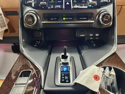 2026 / LEXUS LX700 H SIGNATURE / WITHOUT AUTO PARK / GCC-9