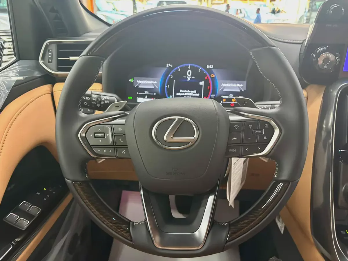 2026 / LEXUS LX700 H SIGNATURE / WITHOUT AUTO PARK / GCC-10-10