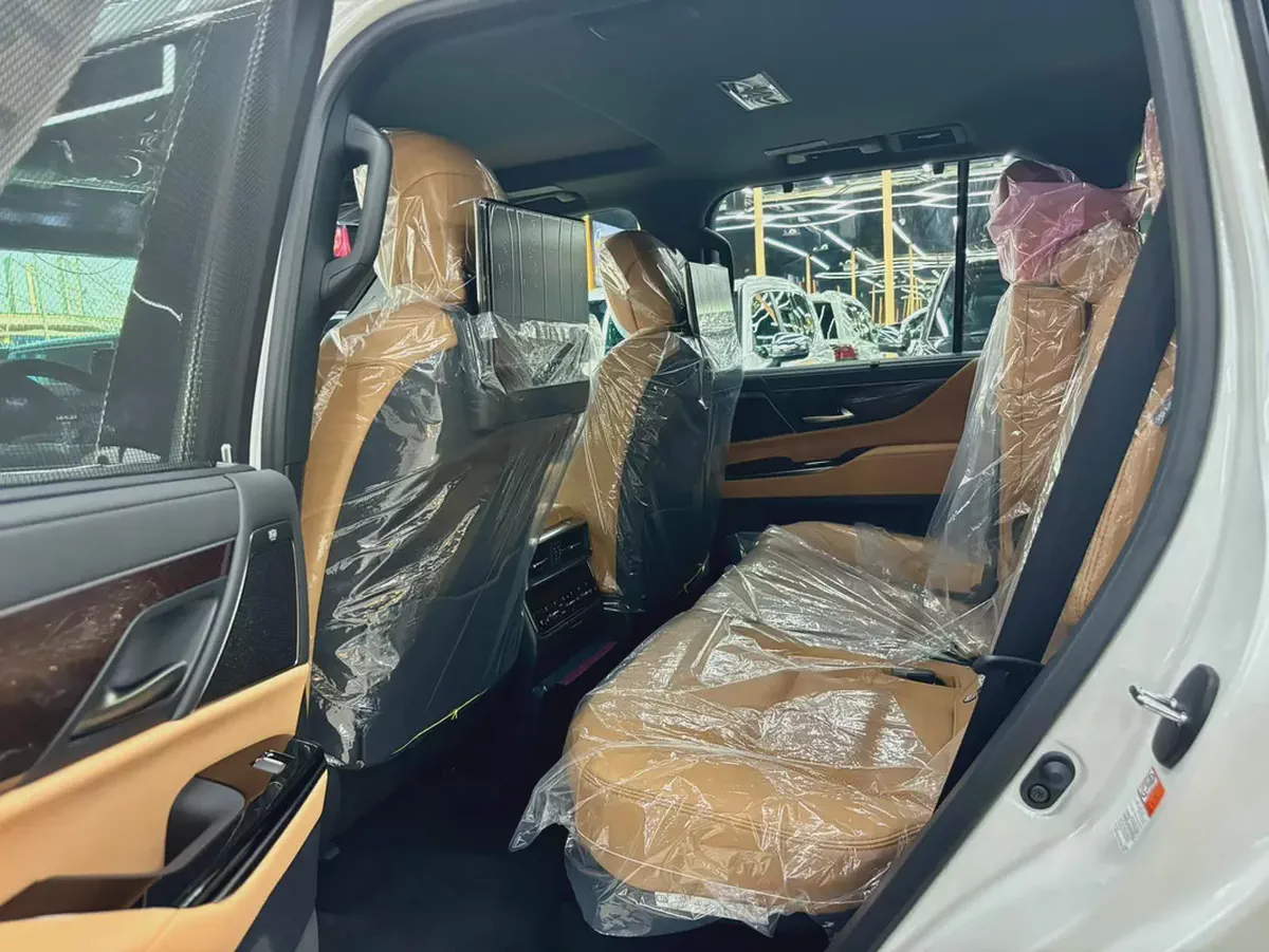 2026 / LEXUS LX700 H SIGNATURE / WITHOUT AUTO PARK / GCC-14-14