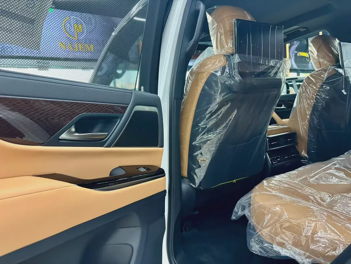 2026 / LEXUS LX700 H SIGNATURE / WITHOUT AUTO PARK / GCC-18-18