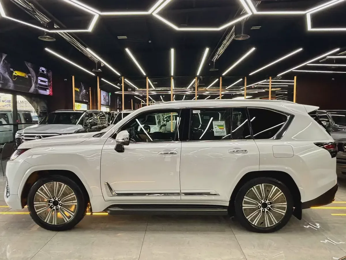 2026 / LEXUS LX700 H SIGNATURE / WITHOUT AUTO PARK / GCC-2-2