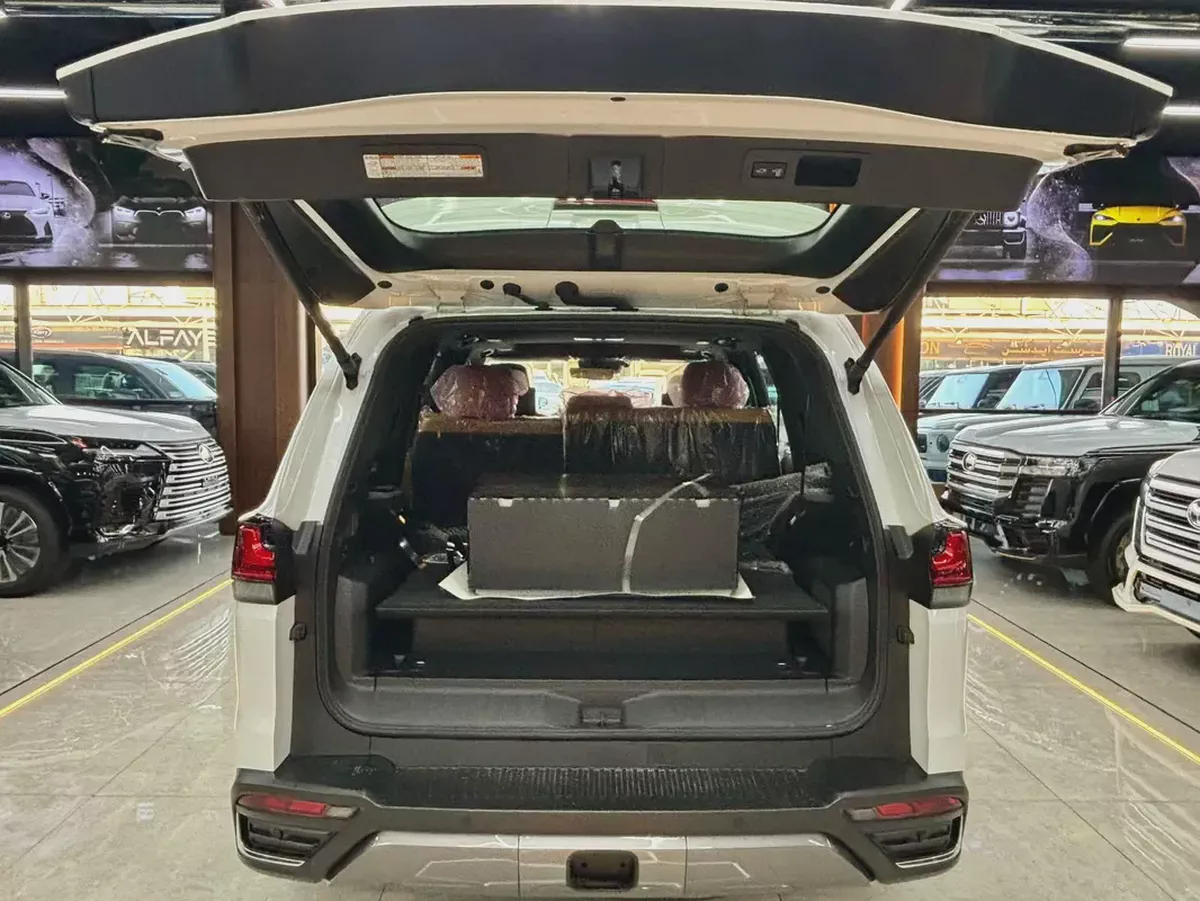 2026 / LEXUS LX700 H SIGNATURE / WITHOUT AUTO PARK / GCC-5-5