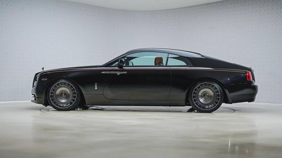 UAEs Very Best Example | Wraith Black Badge | Super Low KM | GCC | 4 Button-9-9