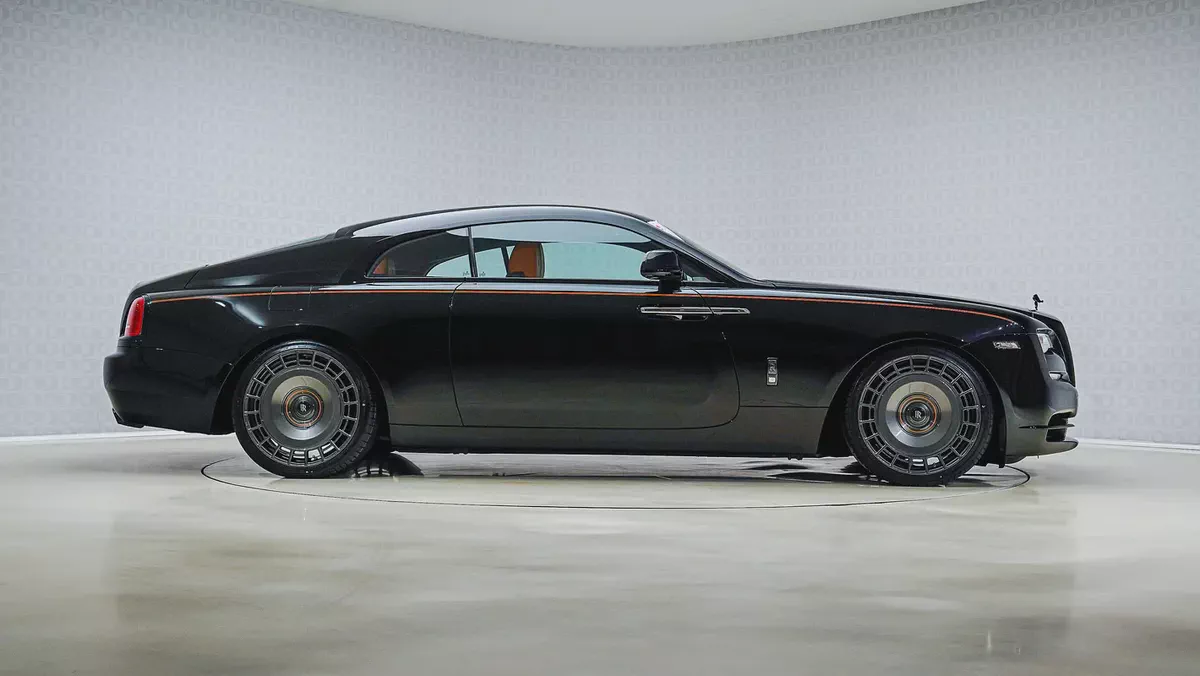 UAEs Very Best Example | Wraith Black Badge | Super Low KM | GCC | 4 Button-2-2