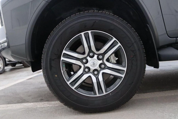Toyota Fortuner VX2 FORTUNER  4.0L V6 PETROL