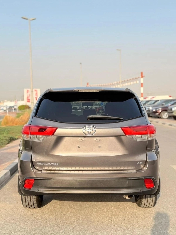 Toyota Highlander LE HEV LE 3.5 L 2020 model