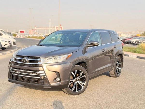 Toyota Highlander LE HEV LE 3.5 L 2020 model