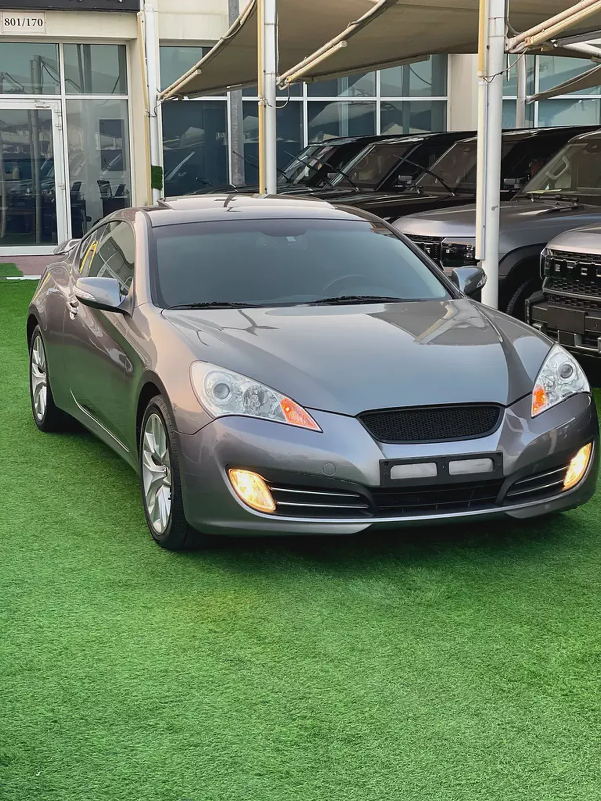 Hyundai Genesis 2010 GCC | Luxury Sedan | Low KM | Excellent Condition-1-1
