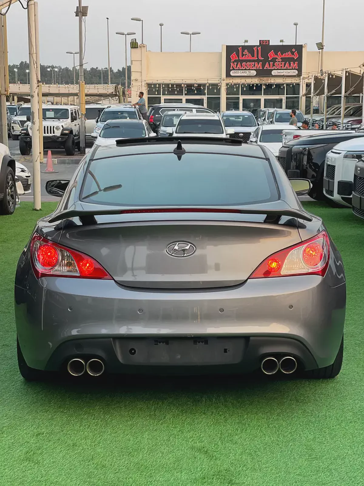 Hyundai Genesis 2010 GCC | Luxury Sedan | Low KM | Excellent Condition-4-4