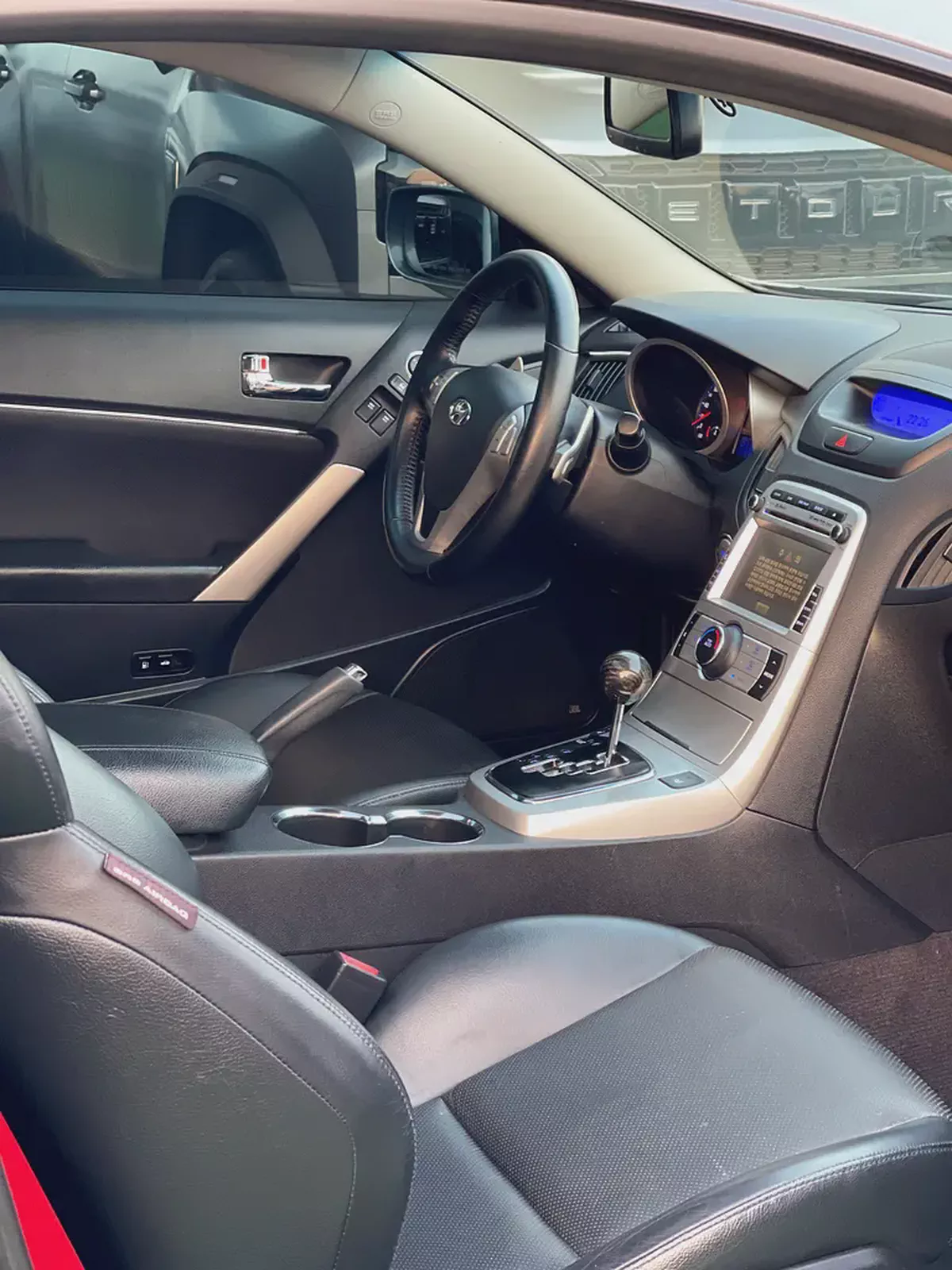 Hyundai Genesis 2010 GCC | Luxury Sedan | Low KM | Excellent Condition-5-5