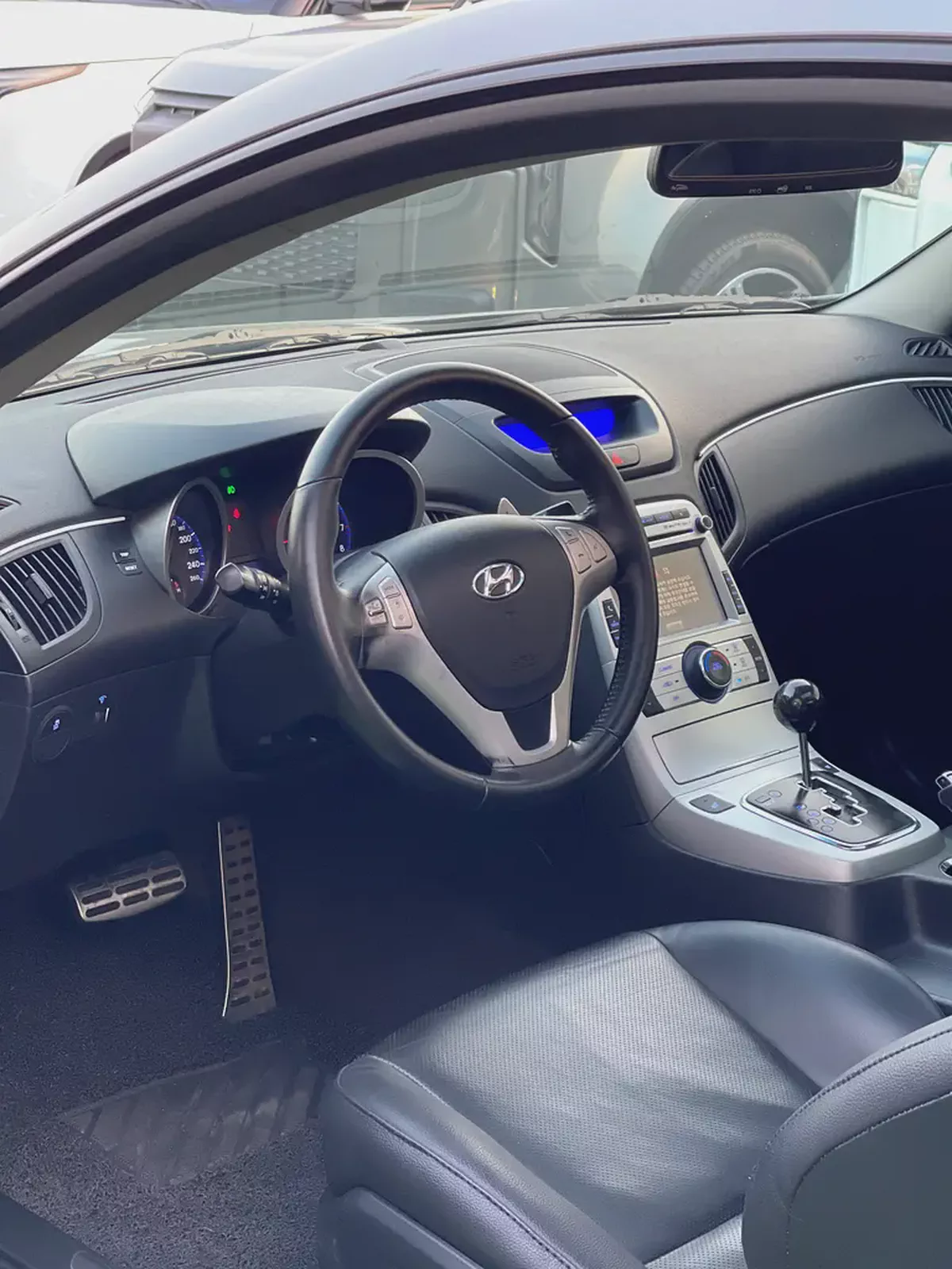 Hyundai Genesis 2010 GCC | Luxury Sedan | Low KM | Excellent Condition-7-7