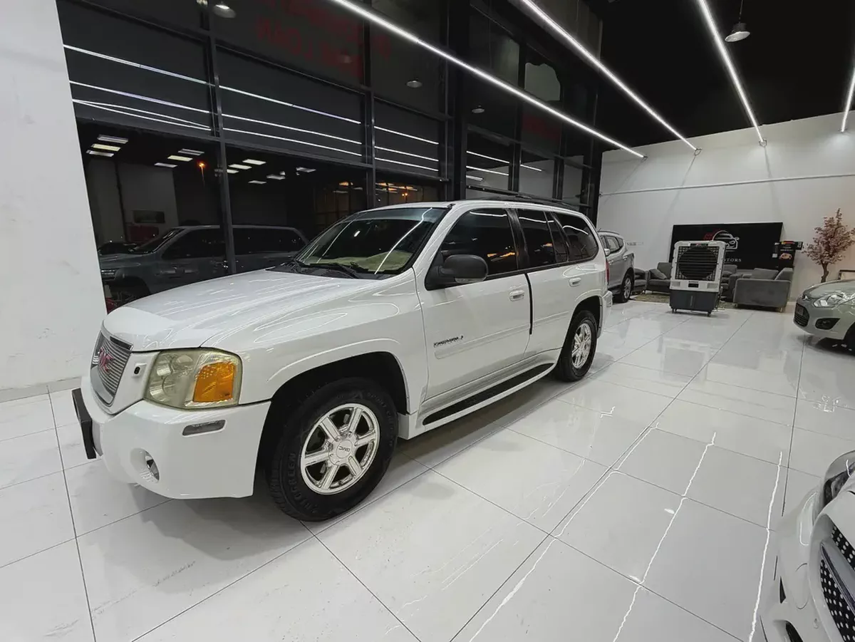 GMC Envoy Denali 2009 GCC Specs Excellent condition-1-1