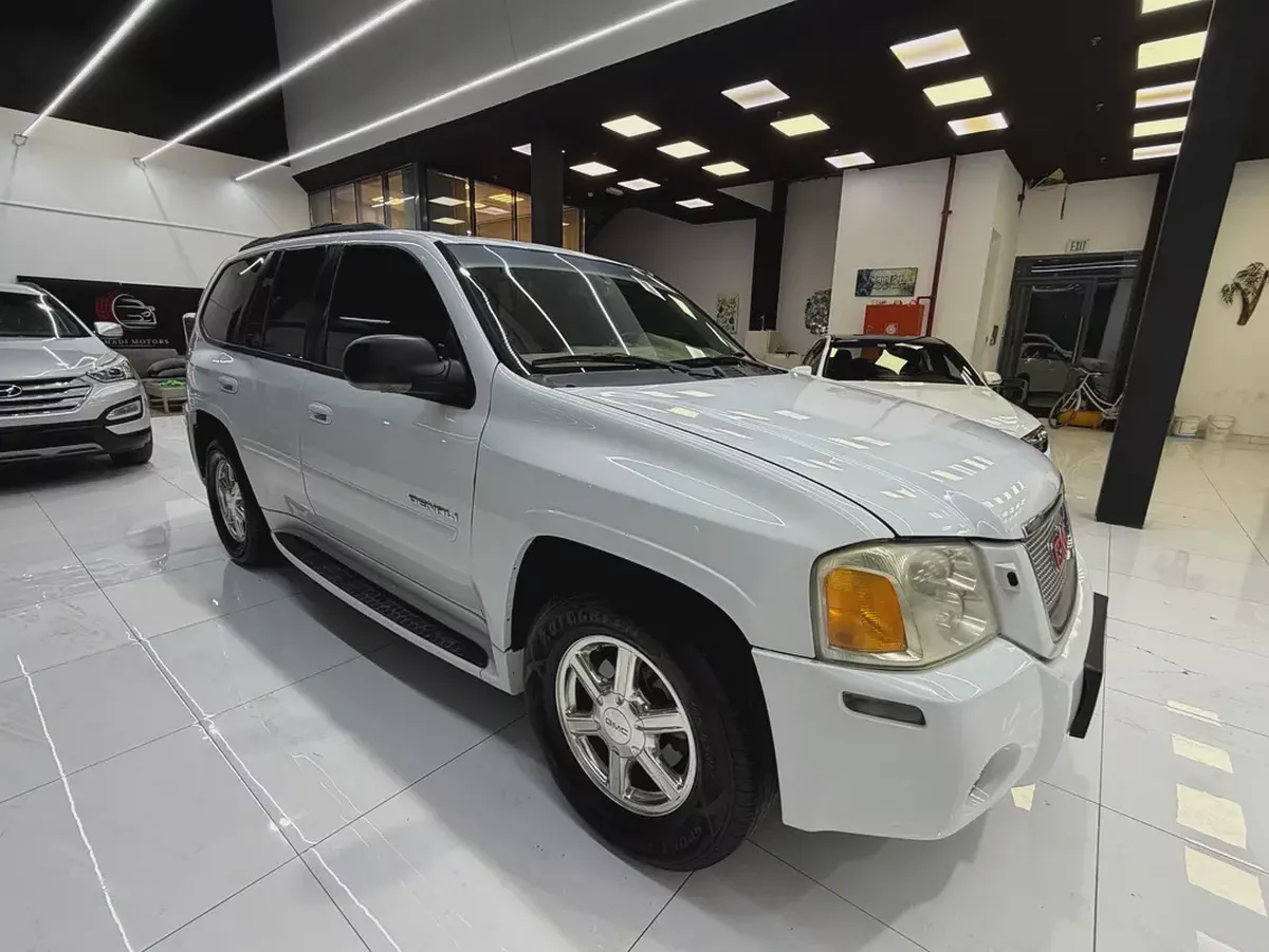 GMC Envoy Denali 2009 GCC Specs Excellent condition-2-2