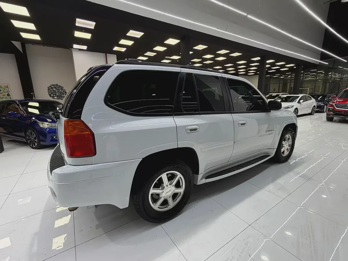 GMC Envoy Denali 2009 GCC Specs Excellent condition-4-4