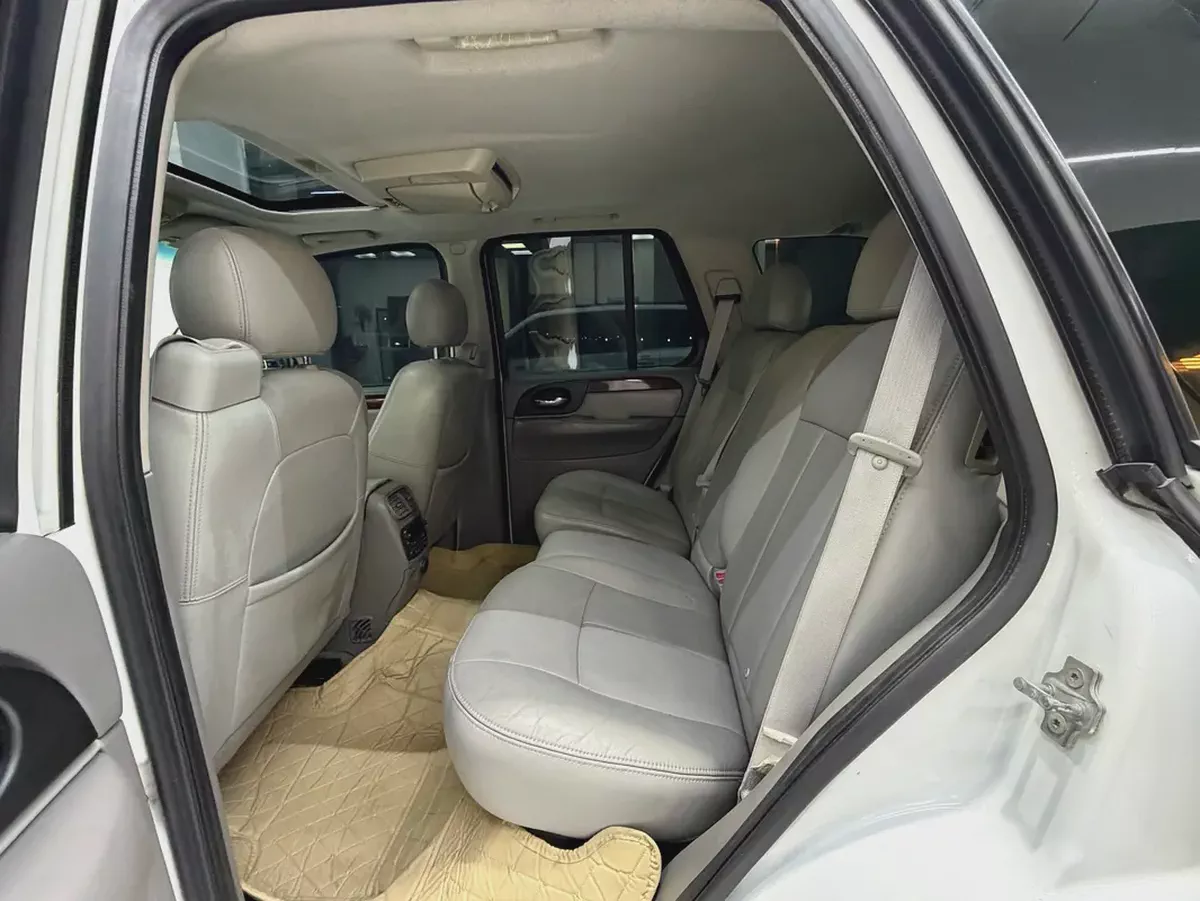 GMC Envoy Denali 2009 GCC Specs Excellent condition-6-6