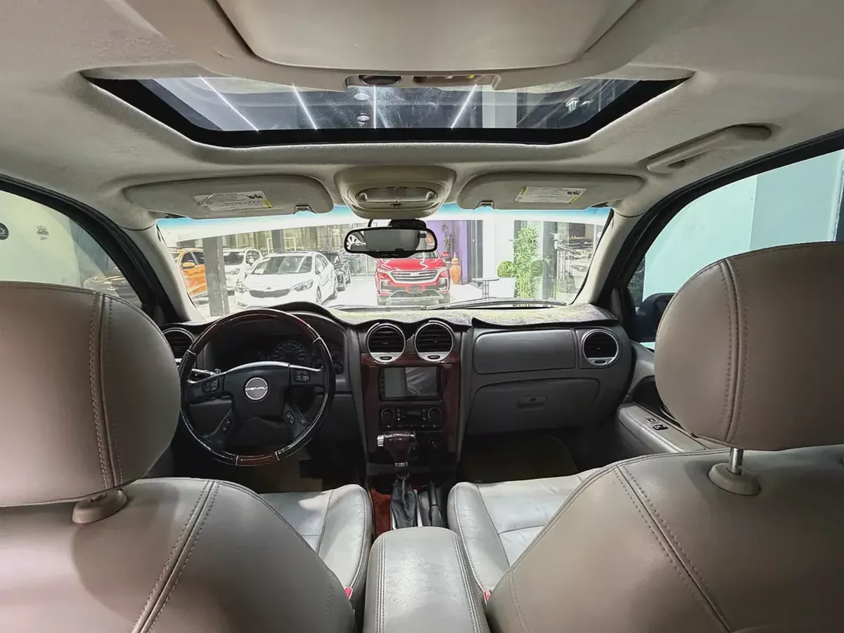 GMC Envoy Denali 2009 GCC Specs Excellent condition-7-7