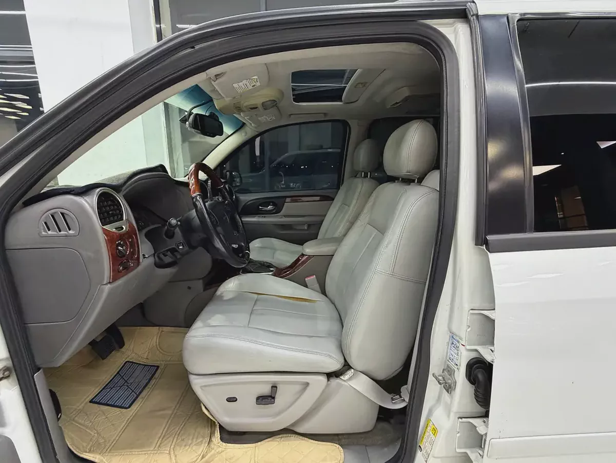 GMC Envoy Denali 2009 GCC Specs Excellent condition-8-8