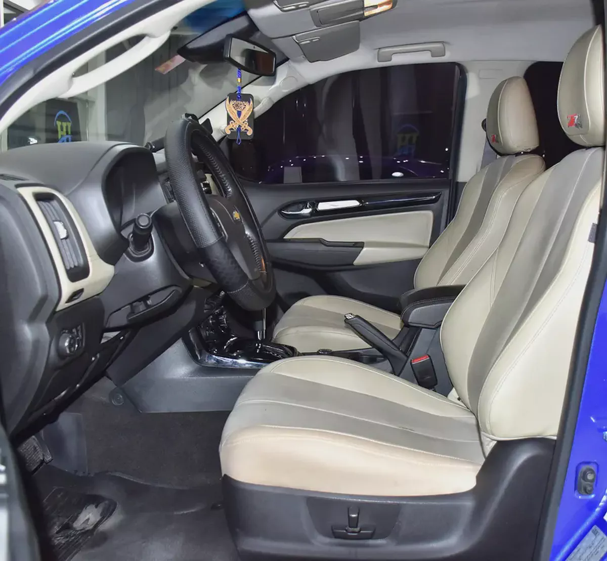 EXCELLENT DEAL for our Chevrolet Trailblazer Z71 ( 2018 Model ) in Blue Color GCC Specs-9-9