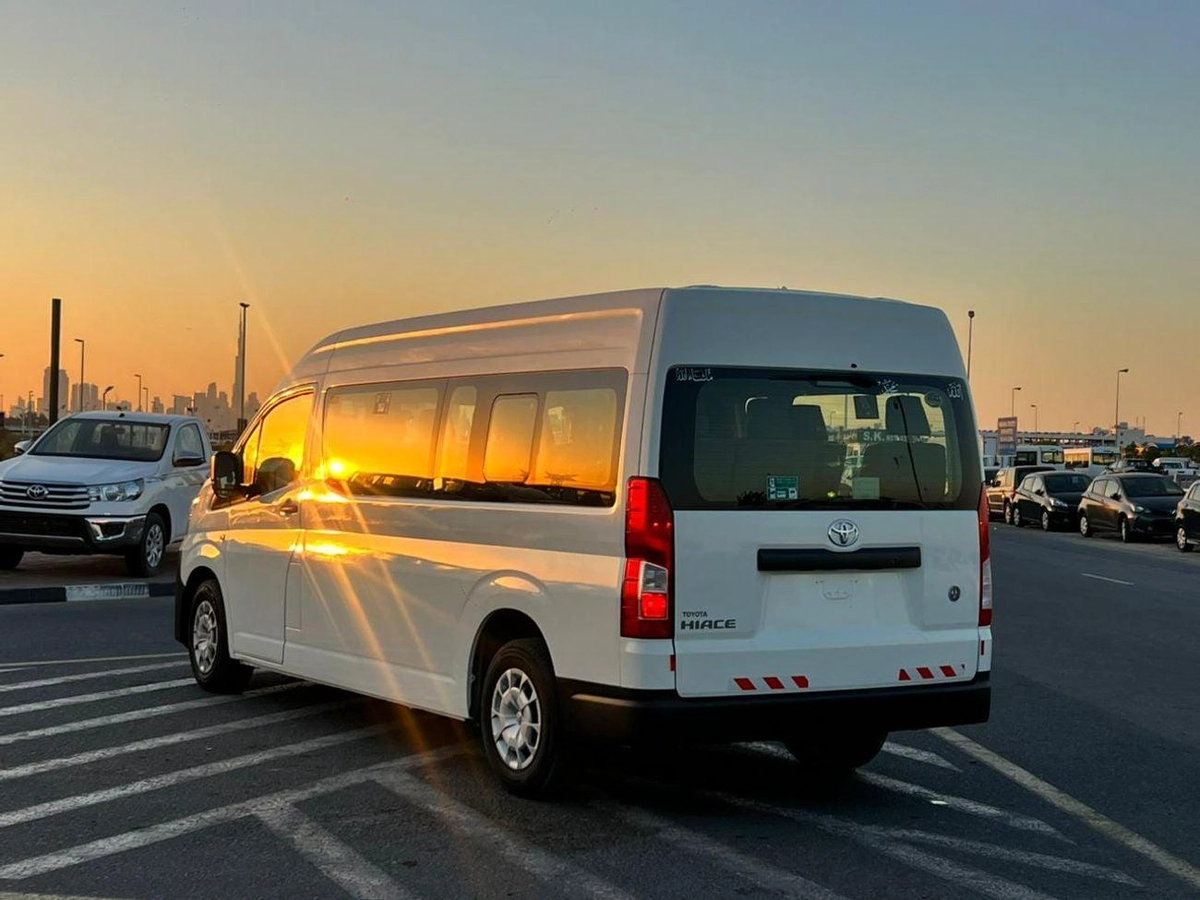 Toyota Hiace 2021 Toyota Hiace 3.5L V6 - Passenger - Patrol Manual - 13 Seater - No Accident --6-0