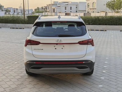 Hyundai Santa Fe 2023 GCC Specs - Pristine Condition Inside Out With Low KM Also Avaliable With Bank-17