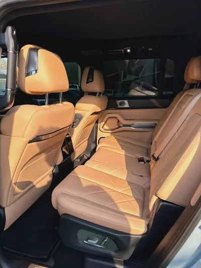 BYD Leopard 8 Flagship 2025 | Brand New | Off-Road Luxury SUV-6