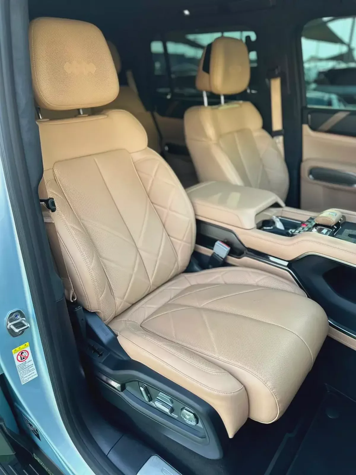 BYD Leopard 8 Flagship 2025 | Brand New | Off-Road Luxury SUV-9-9