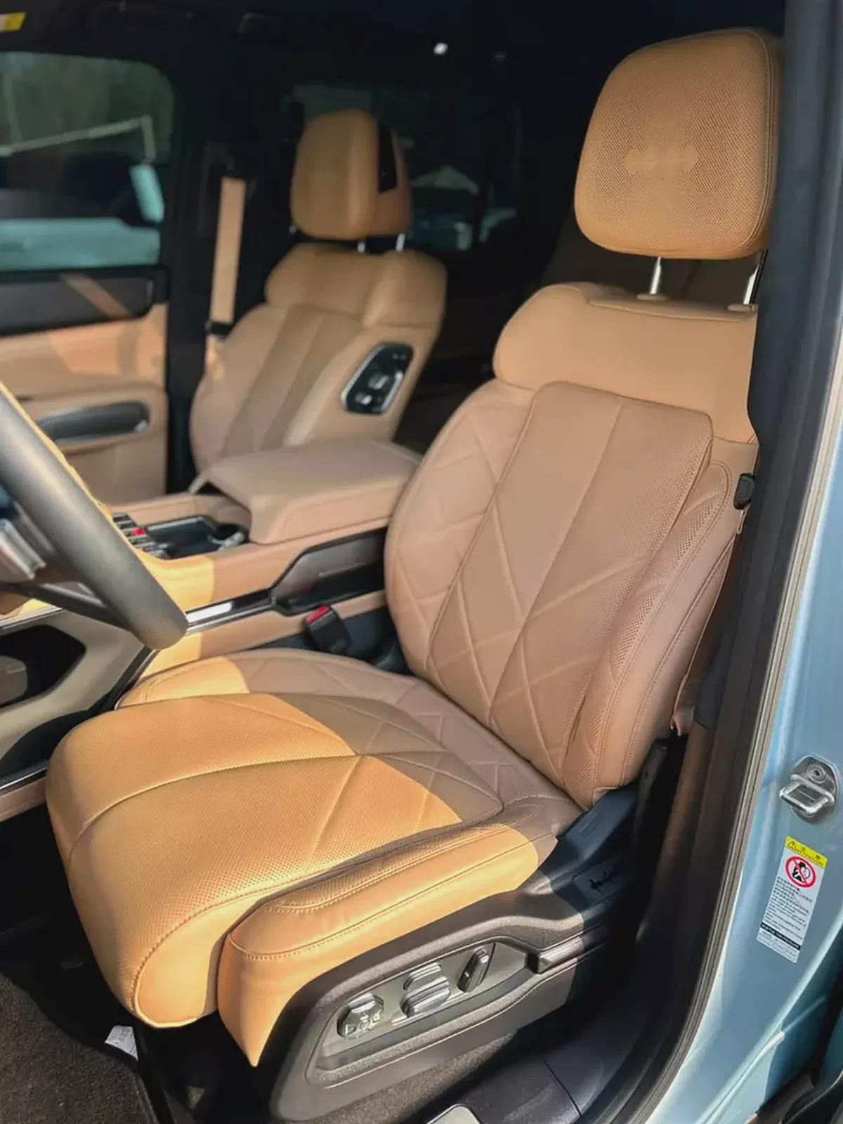 BYD Leopard 8 Flagship 2025 | Brand New | Off-Road Luxury SUV-5-5