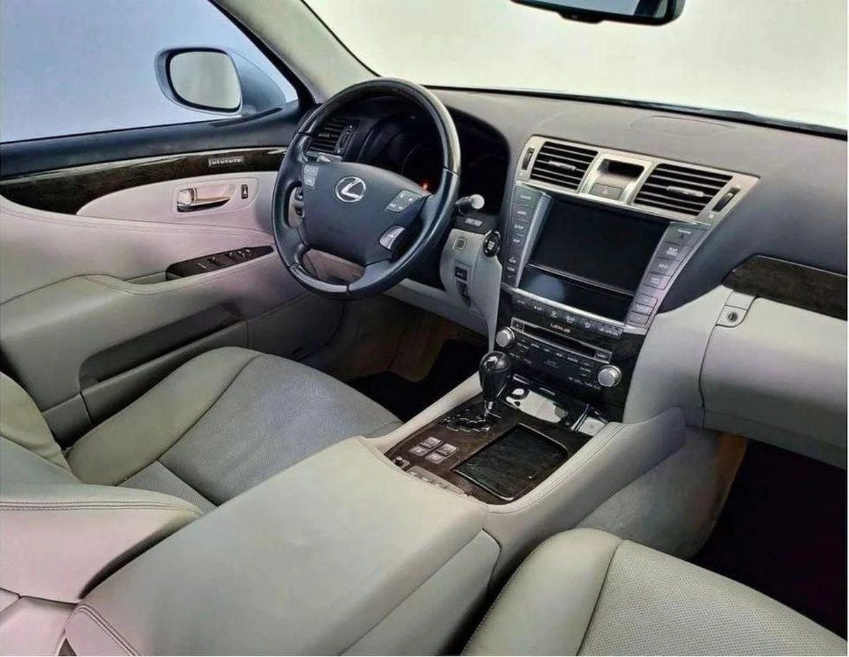 Lexus LS460 PREMIER LWB 4.6L - 8CYL - EXCELLENT CONDITION NO ACCIDENT AMERICAN SPECS CLEAN TITLE