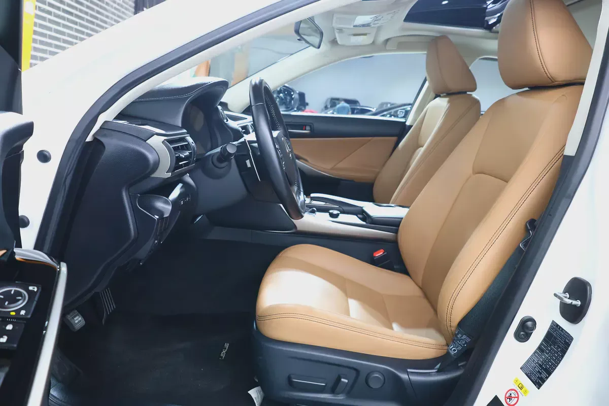Stunning Lexus IS 300 2019 | GCC Specs | Low Mileage | Excellent Condition-10-10