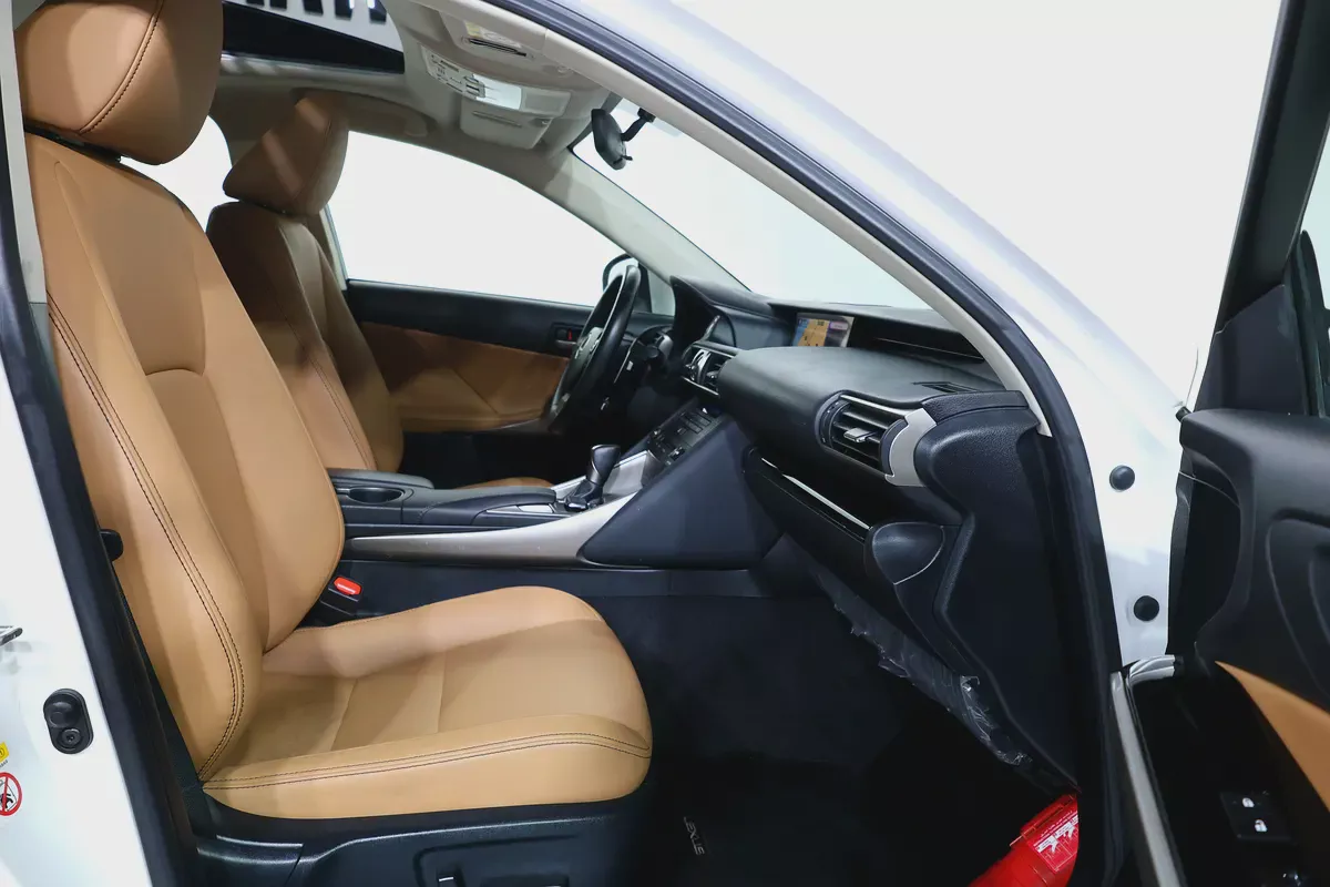 Stunning Lexus IS 300 2019 | GCC Specs | Low Mileage | Excellent Condition-12-12