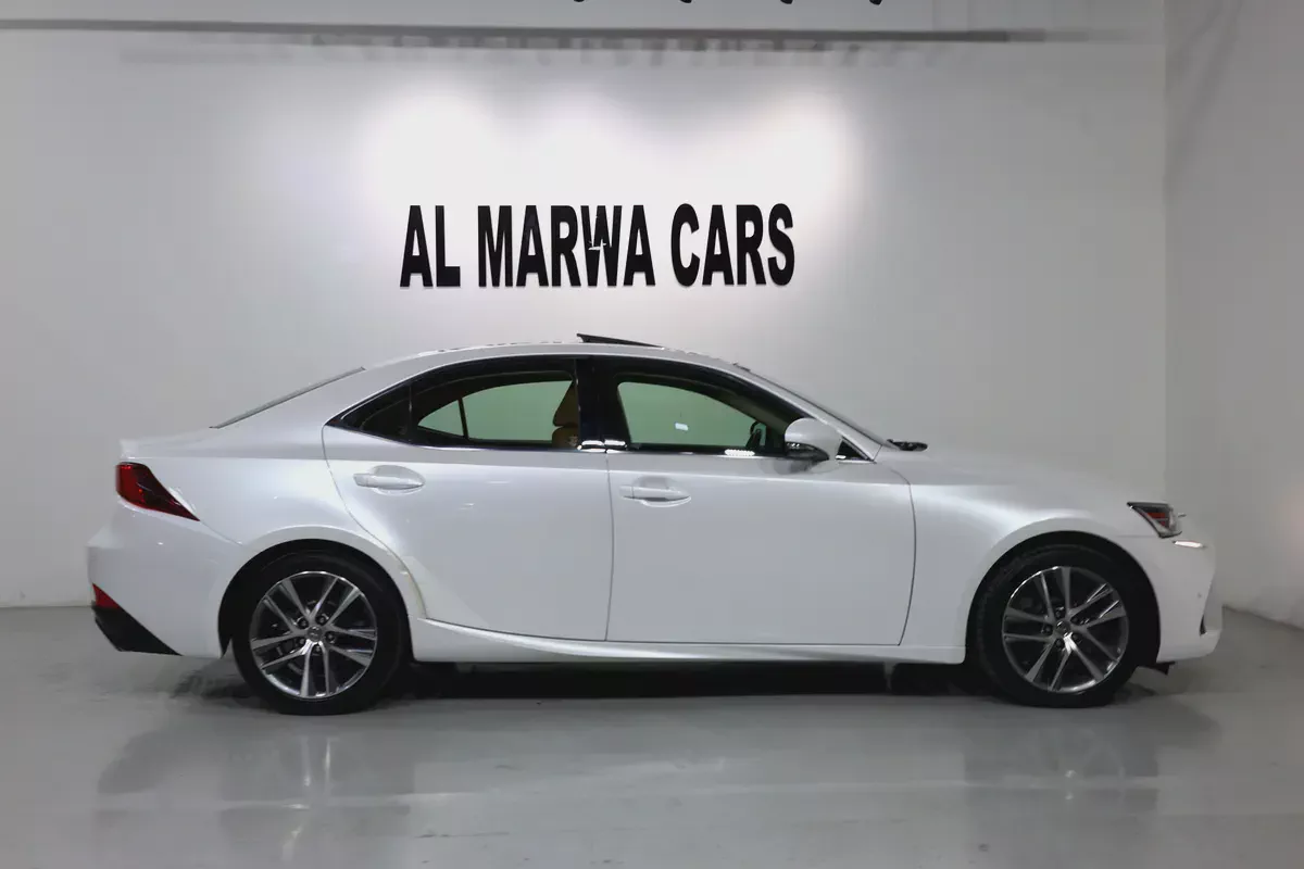 Stunning Lexus IS 300 2019 | GCC Specs | Low Mileage | Excellent Condition-6-6