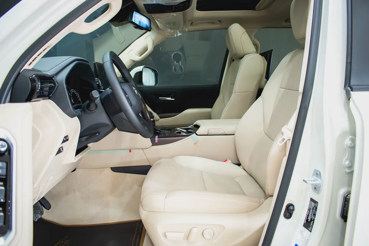Toyota Land Cruiser GXR 2023 GCC Specs-10-10