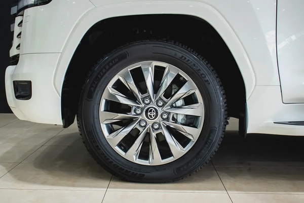 Toyota Land Cruiser GXR 2023 GCC Specs