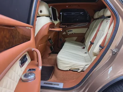 Bentley Bentayga W12 Mulliner 2017 | GCC Specs | Pristine Condition-16