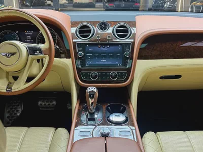 Bentley Bentayga W12 Mulliner 2017 | GCC Specs | Pristine Condition-8