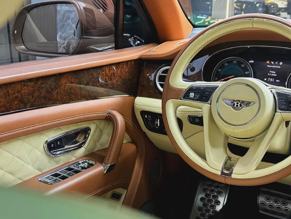 Bentley Bentayga W12 Mulliner 2017 | GCC Specs | Pristine Condition-9-9