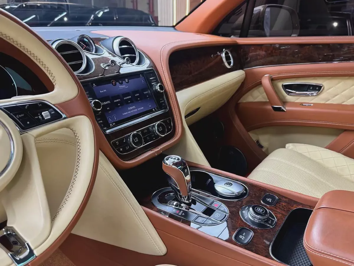 Bentley Bentayga W12 Mulliner 2017 | GCC Specs | Pristine Condition-13-13