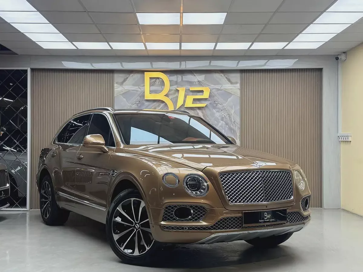 Bentley Bentayga W12 Mulliner 2017 | GCC Specs | Pristine Condition