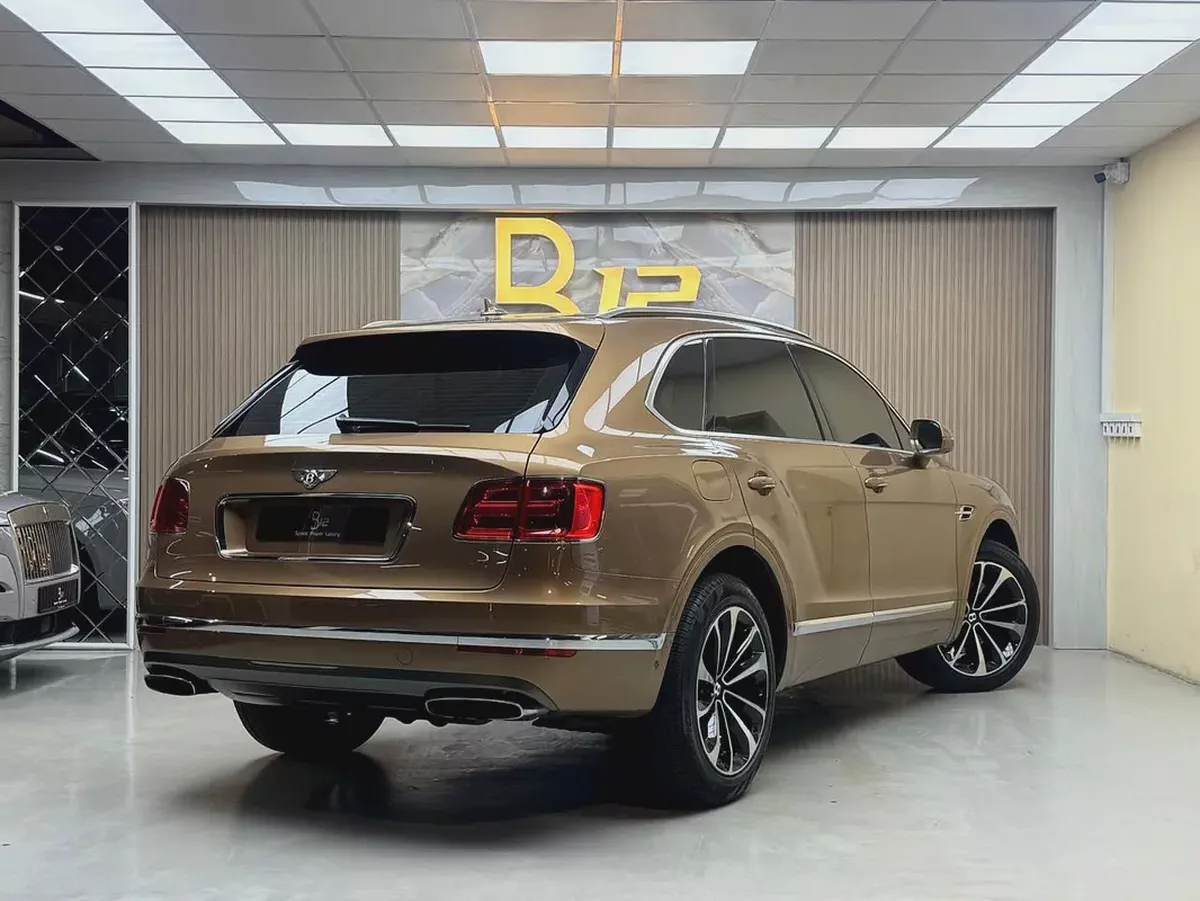 Bentley Bentayga W12 Mulliner 2017 | GCC Specs | Pristine Condition-3-3
