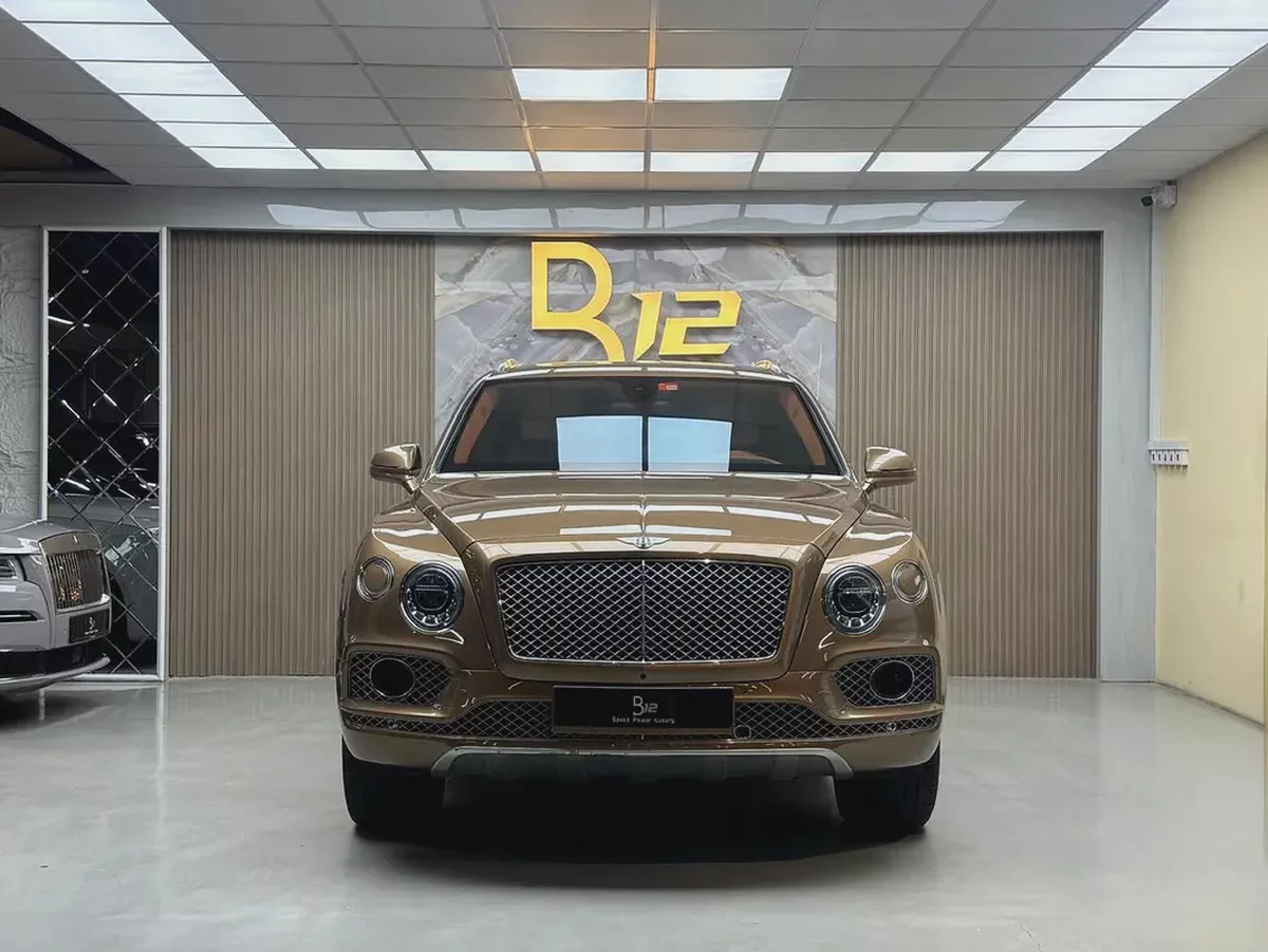 Bentley Bentayga W12 Mulliner 2017 | GCC Specs | Pristine Condition-4-4