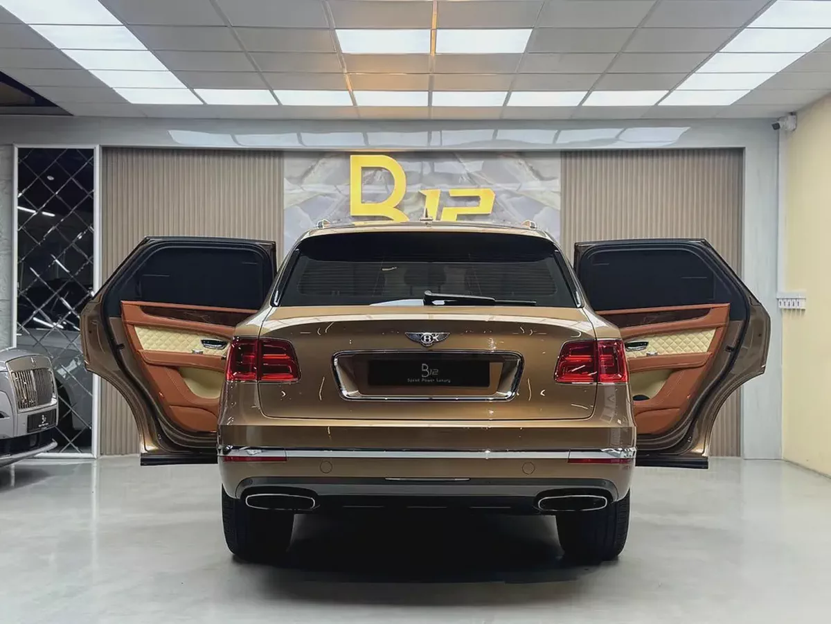 Bentley Bentayga W12 Mulliner 2017 | GCC Specs | Pristine Condition-5-5