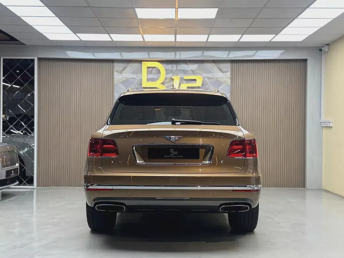 Bentley Bentayga W12 Mulliner 2017 | GCC Specs | Pristine Condition-6-6