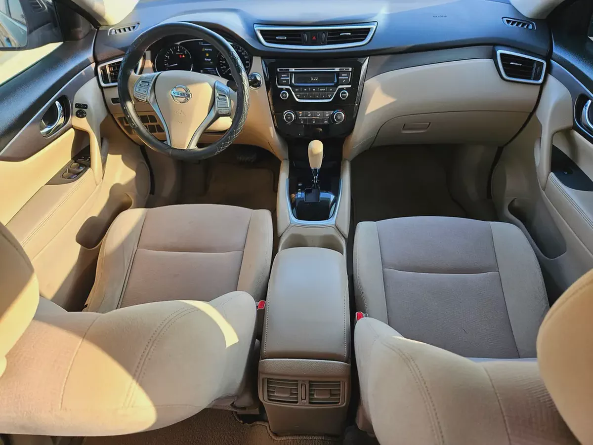 Nissan X-Trail 2015 GCC 4X4 Very Neat And Clean With Low KM Premium Condition Family SUV-14-14