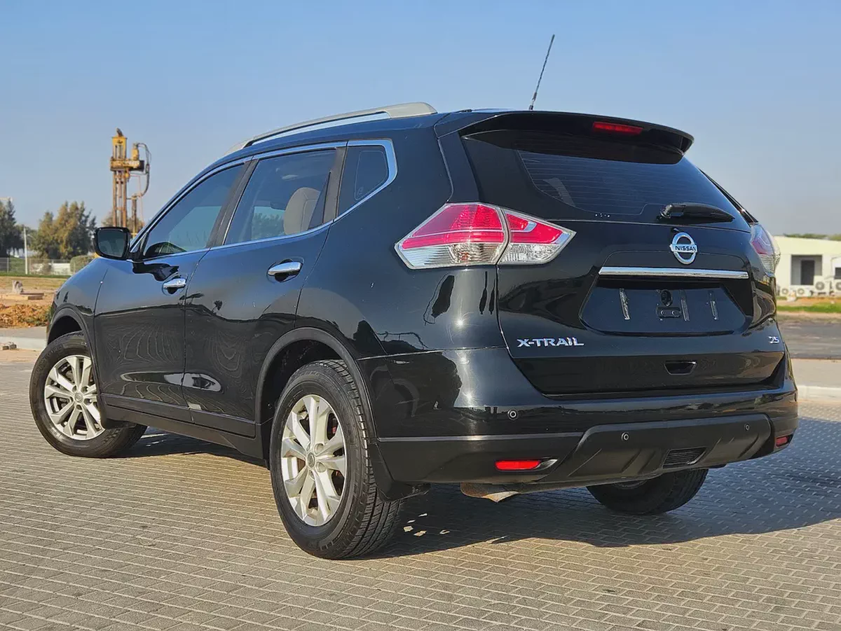 Nissan X-Trail 2015 GCC 4X4 Very Neat And Clean With Low KM Premium Condition Family SUV-16-16