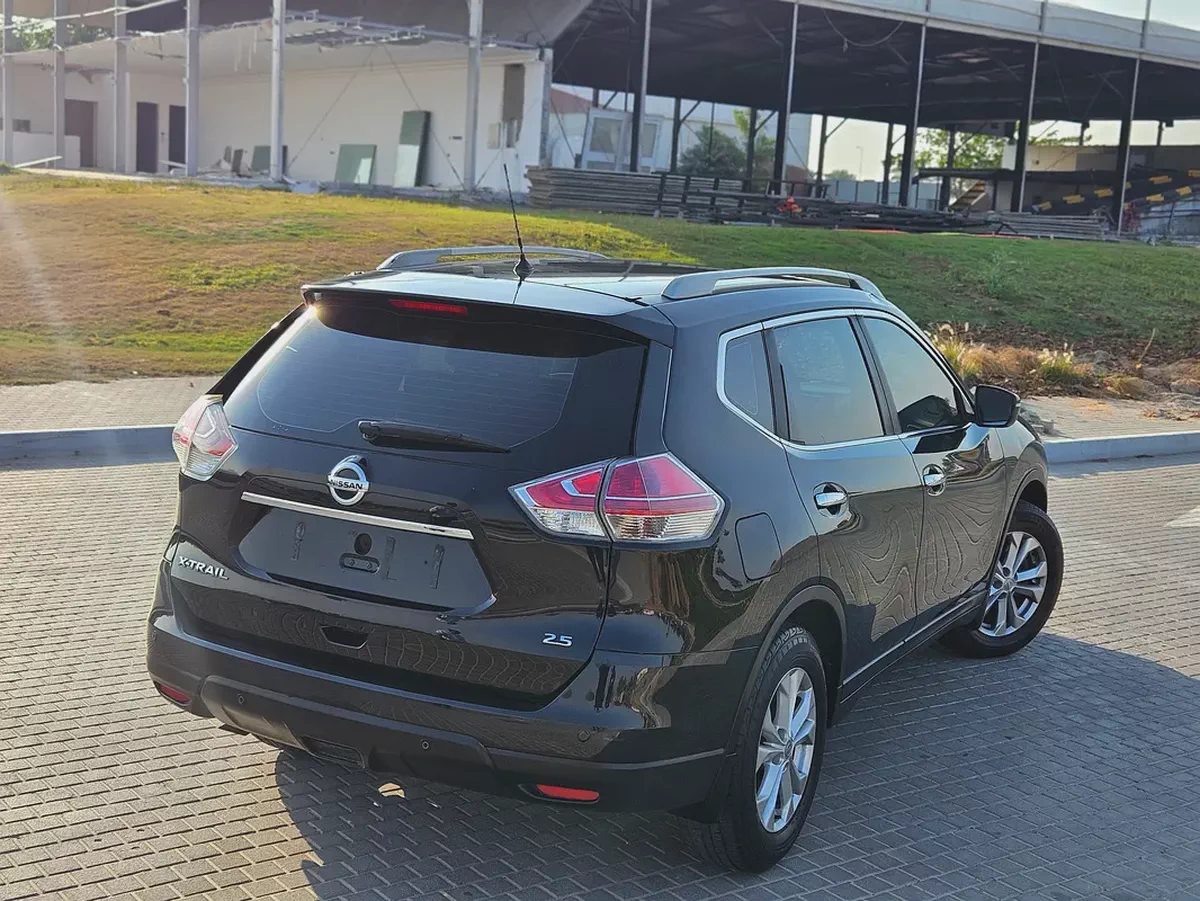 Nissan X-Trail 2015 GCC 4X4 Very Neat And Clean With Low KM Premium Condition Family SUV-17-17