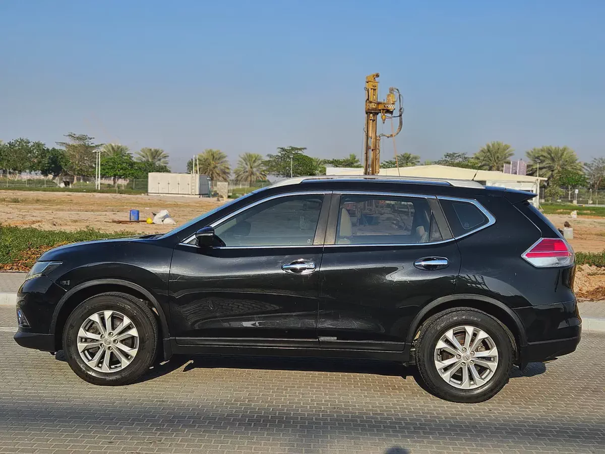 Nissan X-Trail 2015 GCC 4X4 Very Neat And Clean With Low KM Premium Condition Family SUV-18-18