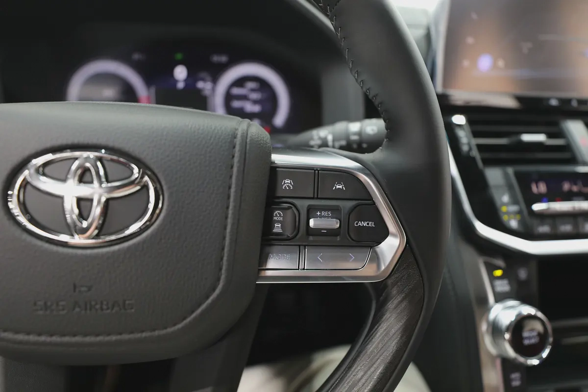 Toyota Land Cruiser VXR-9-9