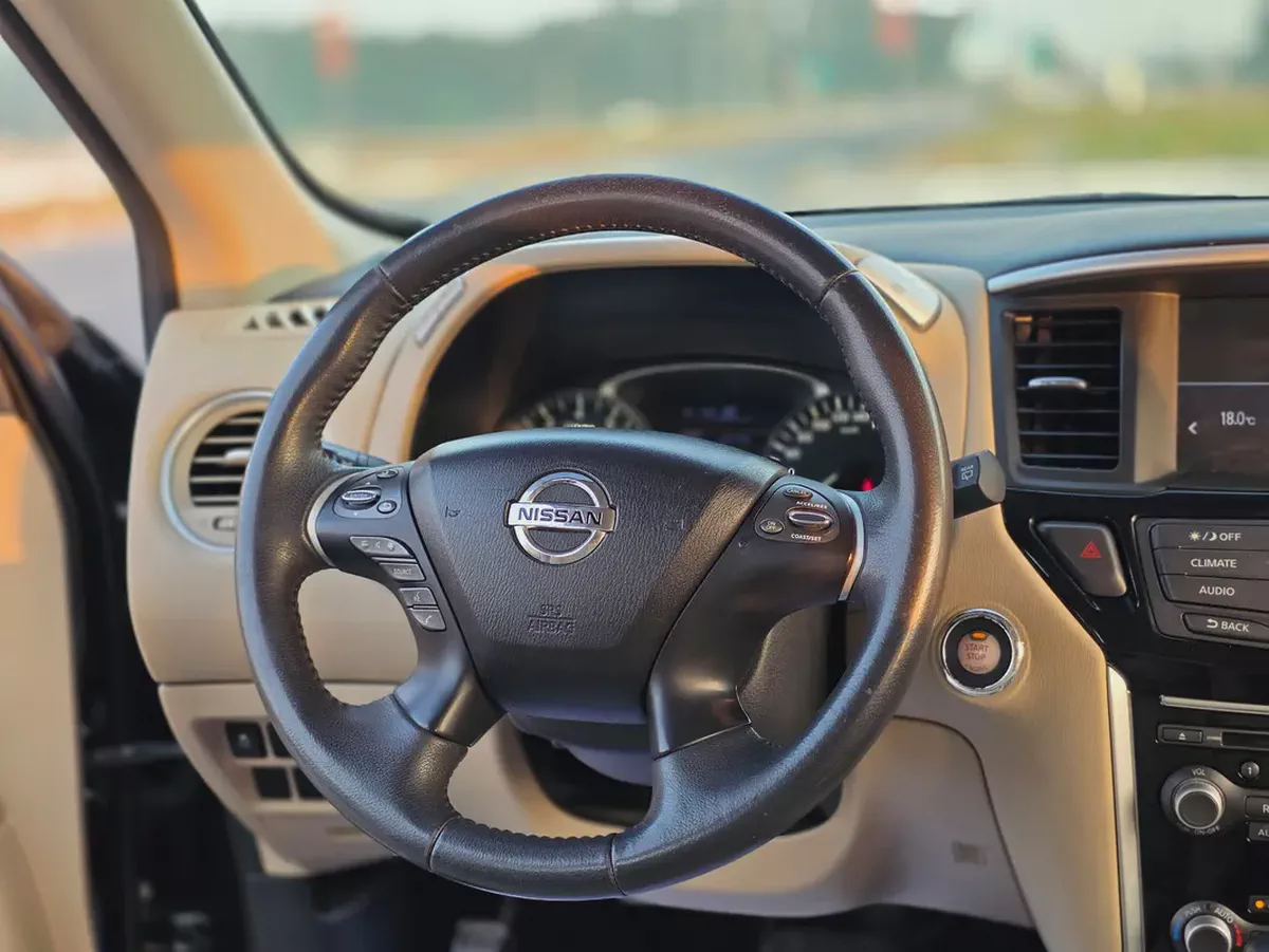 2018 Nissan Pathfinder LE GCC Specs-15-15