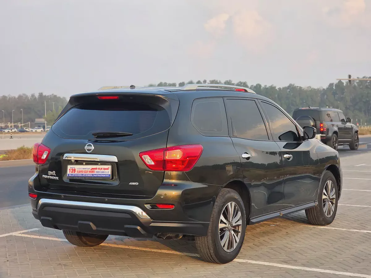 2018 Nissan Pathfinder LE GCC Specs-4-4
