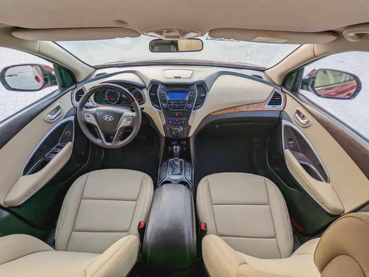 Hyundai Santa Fe 2016 GCC Mint Condition With Beige Interior Super 7 Seater Family SUV-12-12